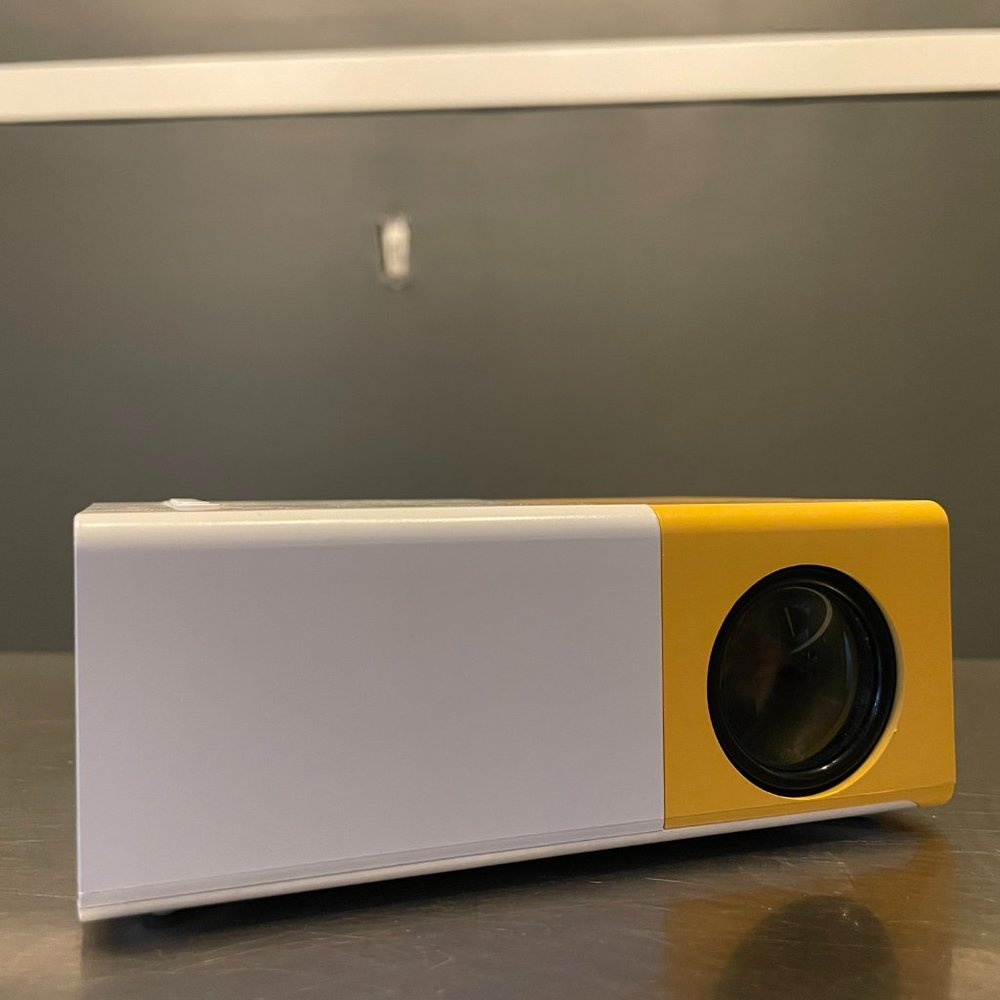 PVO Mini projector w/ HDMI, USB interfaces w/controller